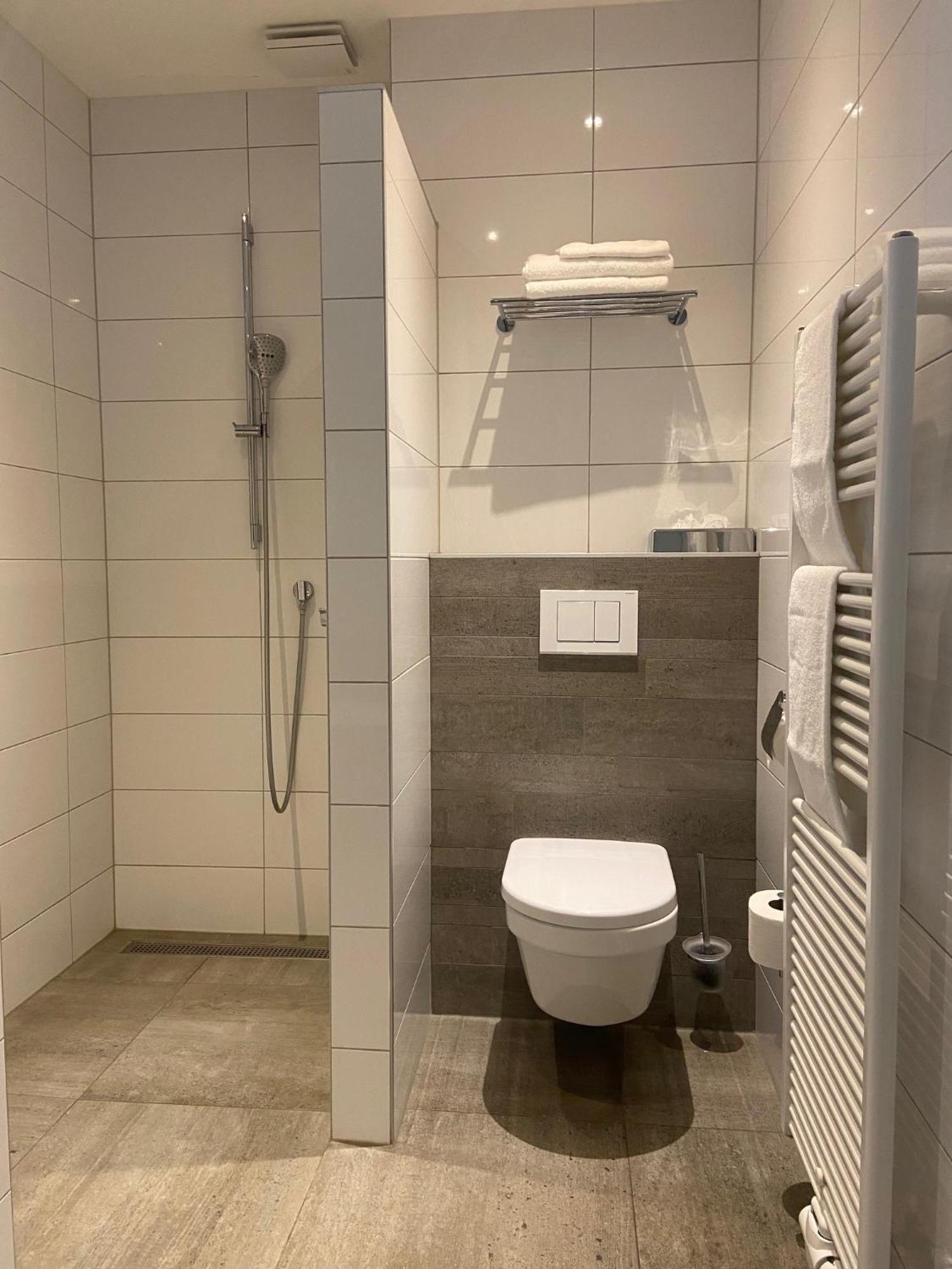 De Twee Linden Otel Beneden-Leeuwen Dış mekan fotoğraf