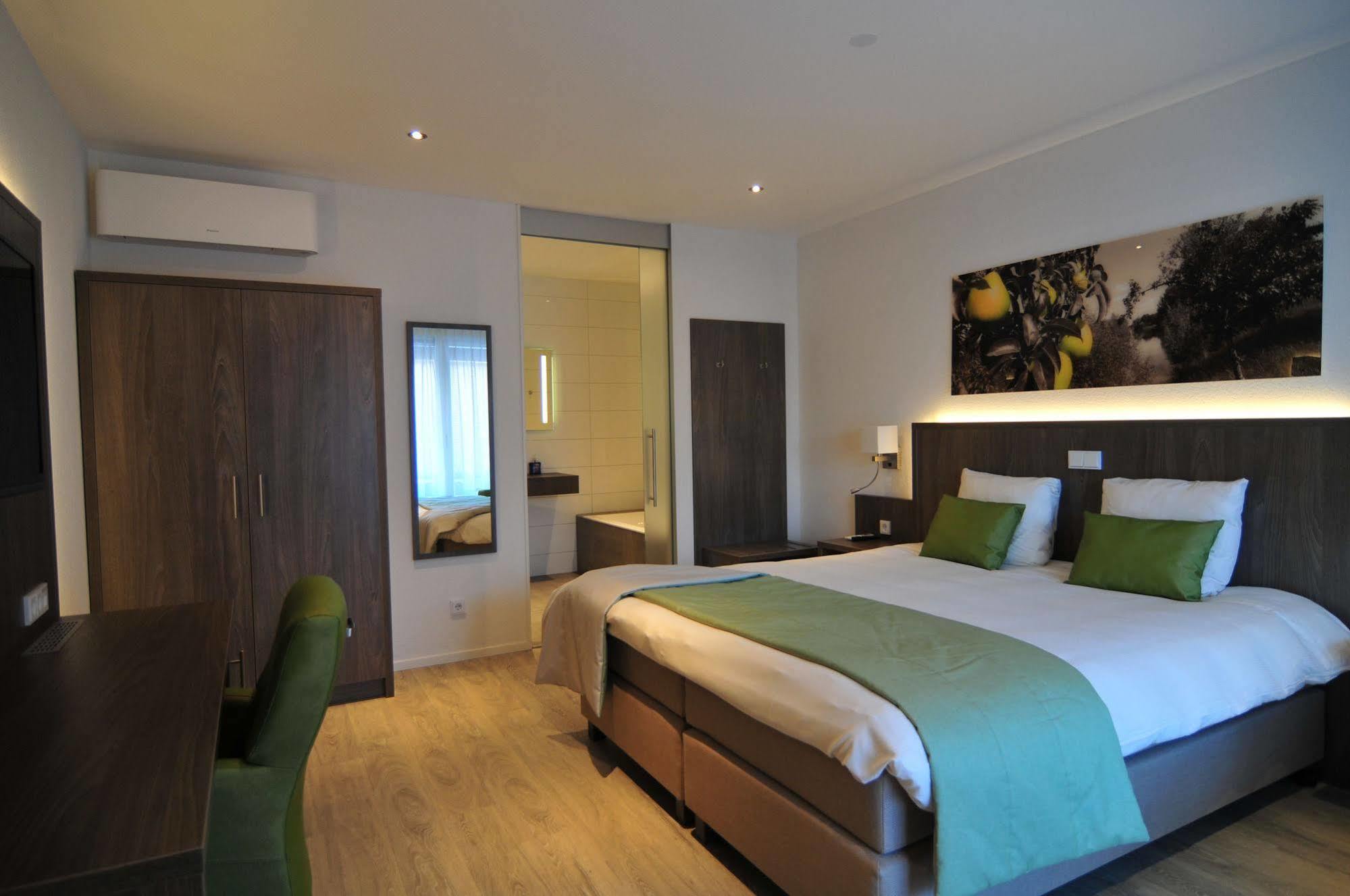 De Twee Linden Otel Beneden-Leeuwen Dış mekan fotoğraf